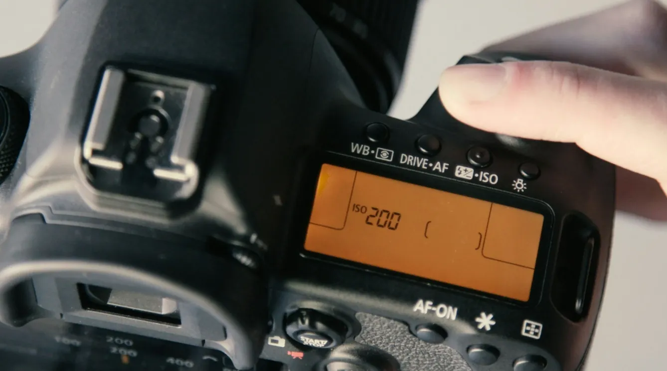 Canon DSLR rear LCD display showing ISO 200 setting.